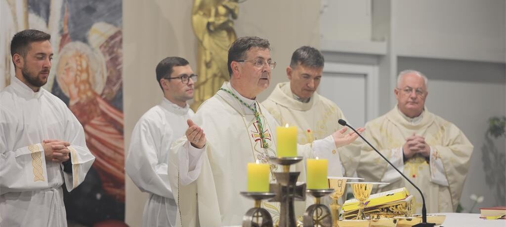 Biskup Šaško predvodio misu sa zazivom Duha Svetoga na početku 357. akademske godine