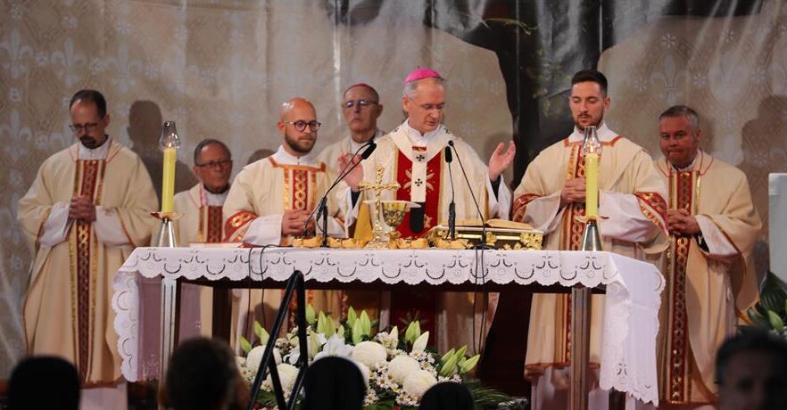 Nadbiskup Kutleša predvodio misno slavlje svetkovine Svih svetih na Mirogoju